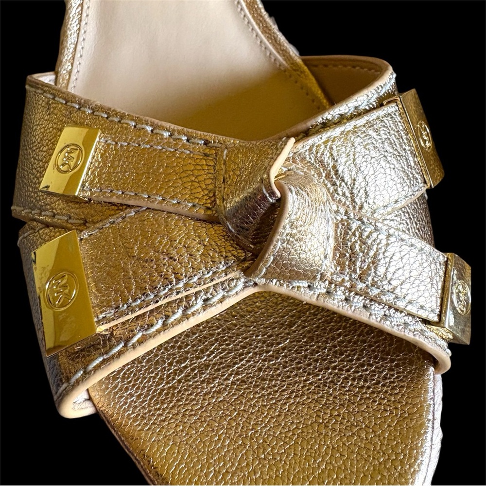 Michael Kors Lucinda/Leighton Style
Metallic Gold Espadrille Wedge
Sandal 8 NWOB - Picture 2 of 15